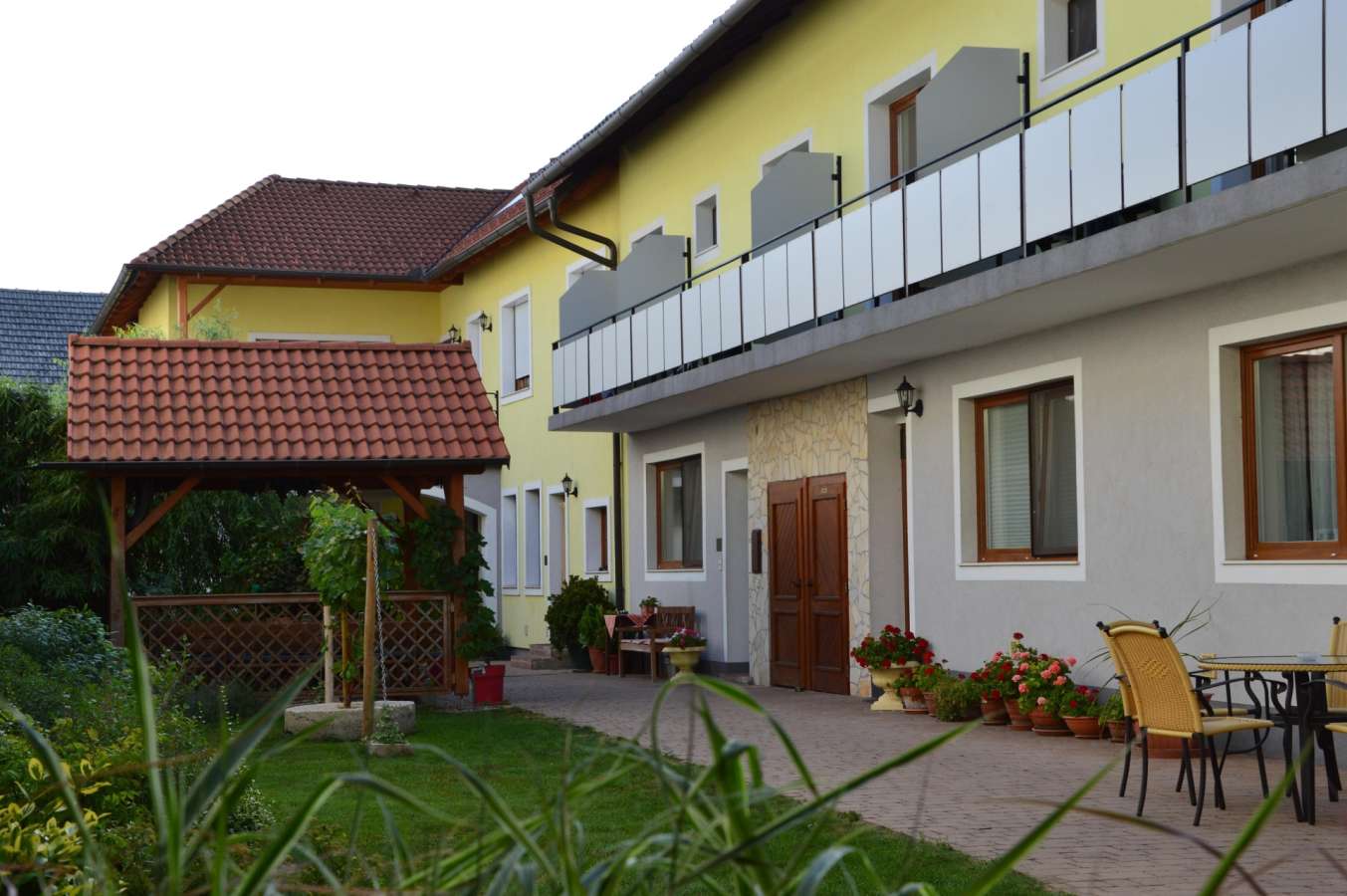 Haus mit Innenhof und Terrasse